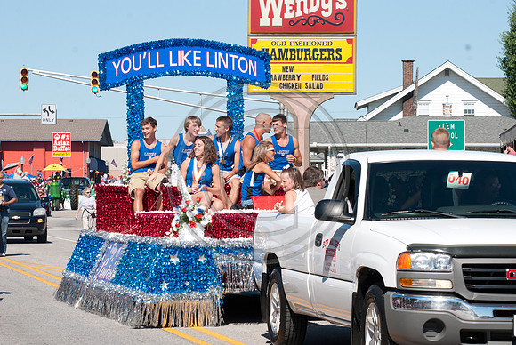 219-2014FreedomFestParade