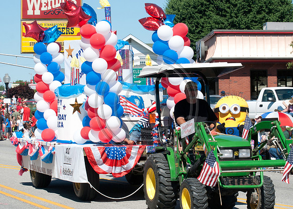 319-2014FreedomFestParade