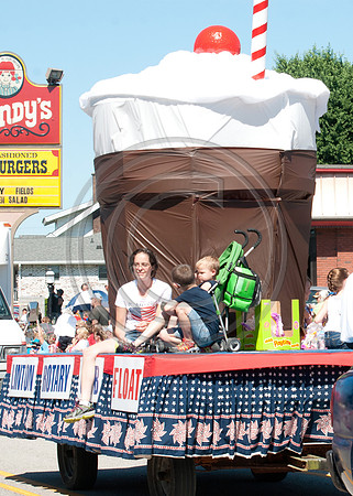 313-2014FreedomFestParade